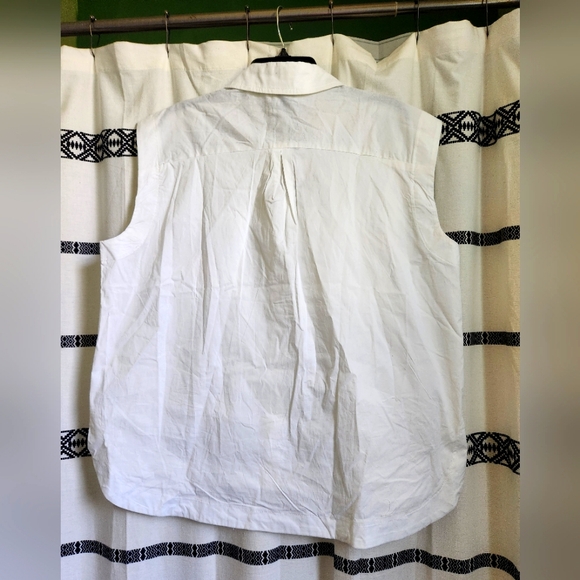 White button down sleeveless boxy shirt - Picture 1 of 3